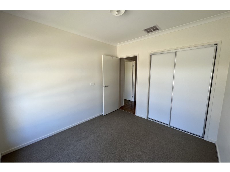 12 Chancery Lane, Cranbourne East VIC 3977