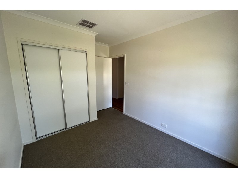 12 Chancery Lane, Cranbourne East VIC 3977
