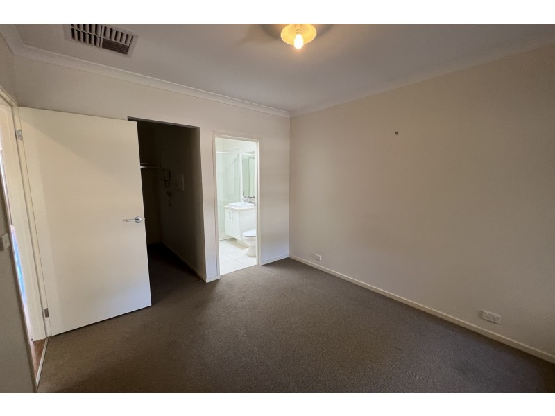 12 Chancery Lane, Cranbourne East VIC 3977