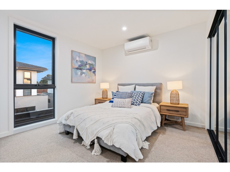 2/2 Montgomery Avenue, Mount Waverley VIC 3149