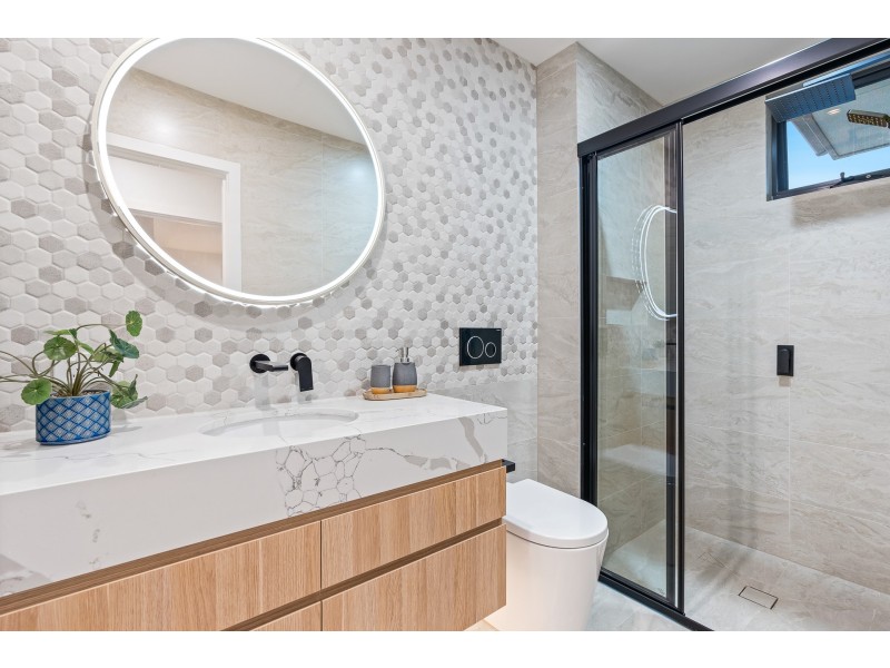 2/2 Montgomery Avenue, Mount Waverley VIC 3149