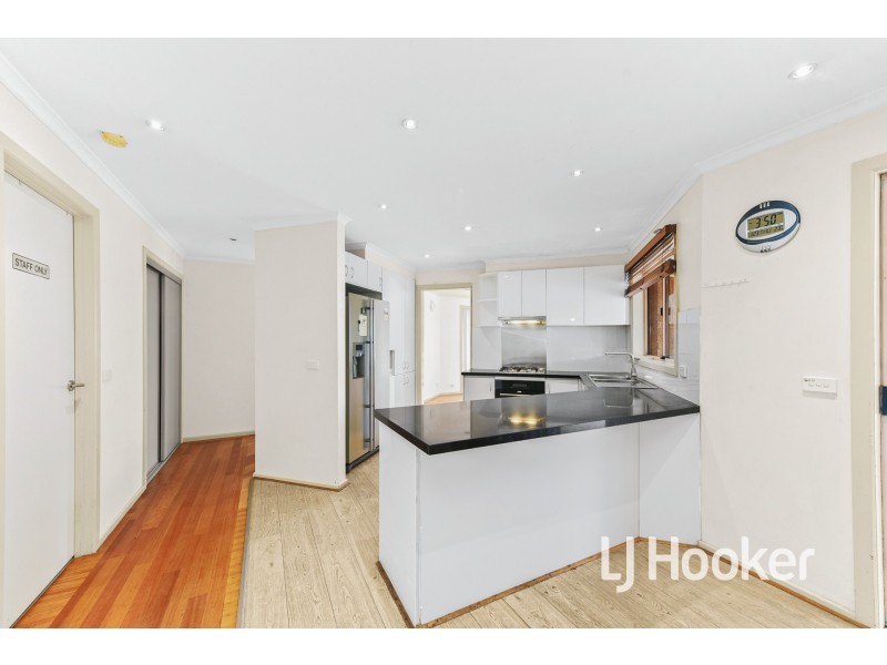 27 Verona Drive, Hampton Park VIC 3976