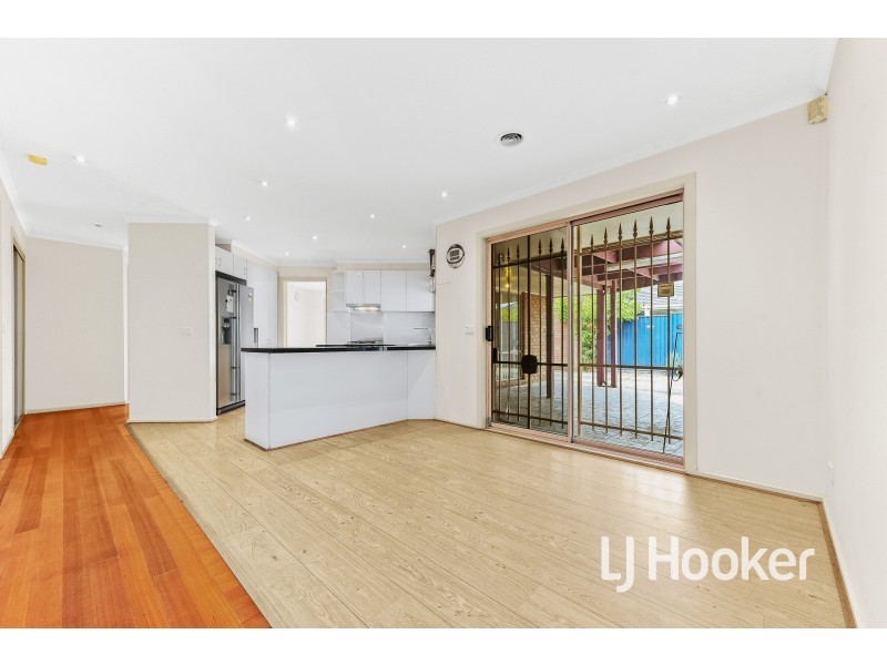 27 Verona Drive, Hampton Park VIC 3976