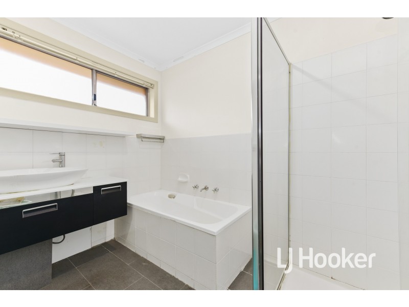 27 Verona Drive, Hampton Park VIC 3976