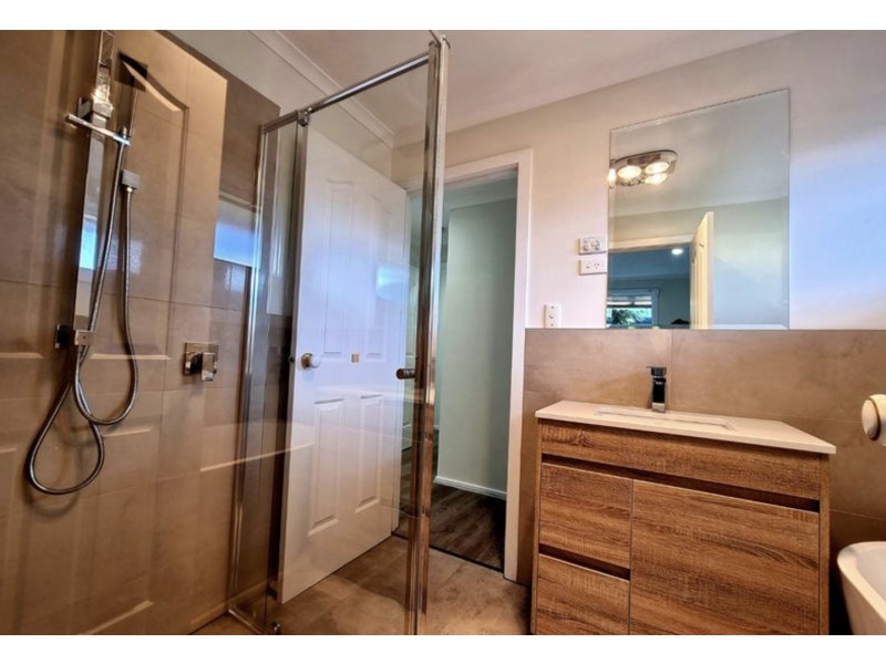 64 Millswyn Avenue, Hampton Park VIC 3976