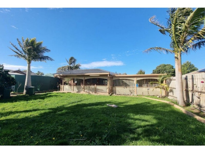 64 Millswyn Avenue, Hampton Park VIC 3976