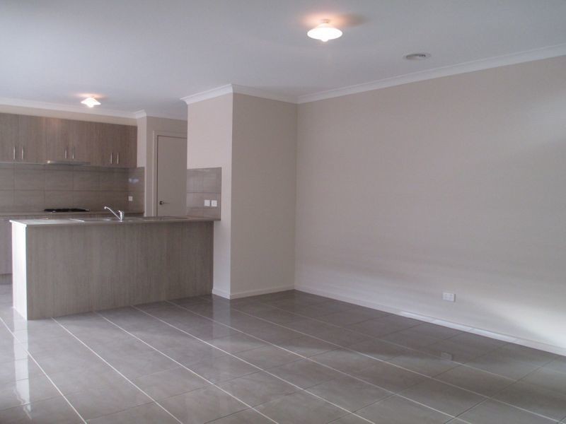 44 Parklink Drive, Cranbourne East VIC 3977