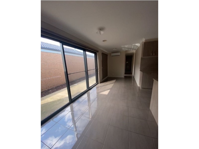 44 Parklink Drive, Cranbourne East VIC 3977