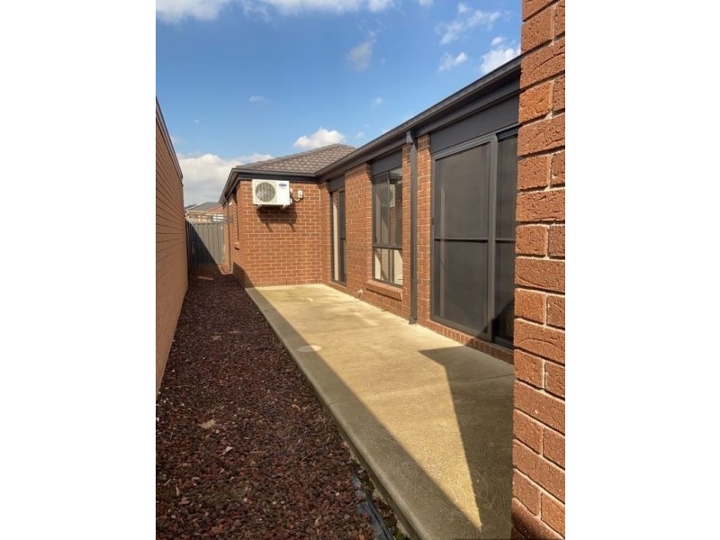 44 Parklink Drive, Cranbourne East VIC 3977