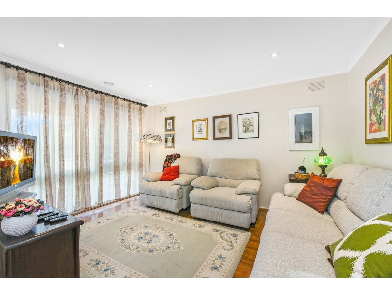 29 Endeavour Drive, Cranbourne North VIC 3977