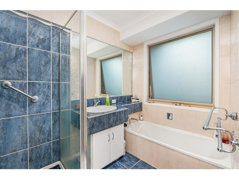 29 Endeavour Drive, Cranbourne North VIC 3977