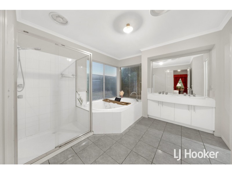 5 The Grove, Hampton Park VIC 3976