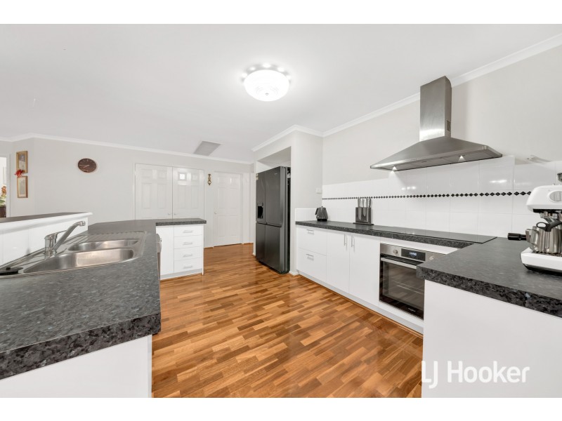 5 The Grove, Hampton Park VIC 3976