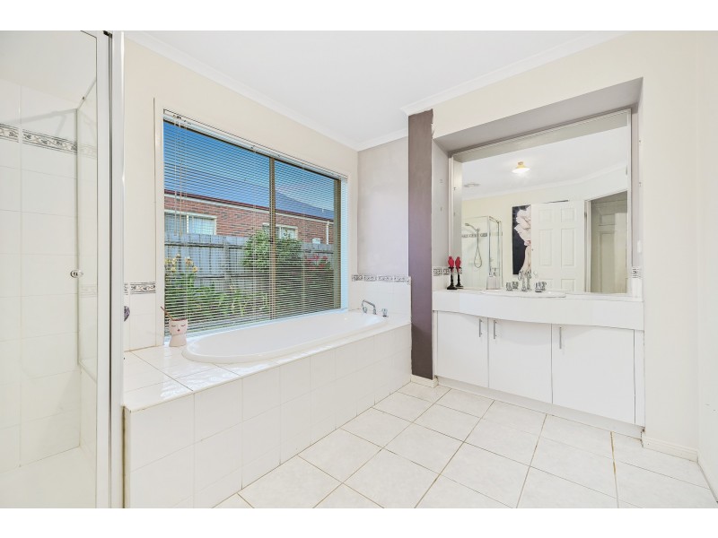 5 The Grove, Hampton Park VIC 3976