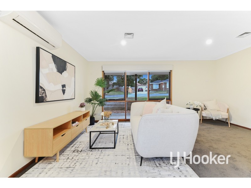 32 Warana Drive, Hampton Park VIC 3976