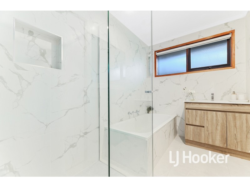 32 Warana Drive, Hampton Park VIC 3976