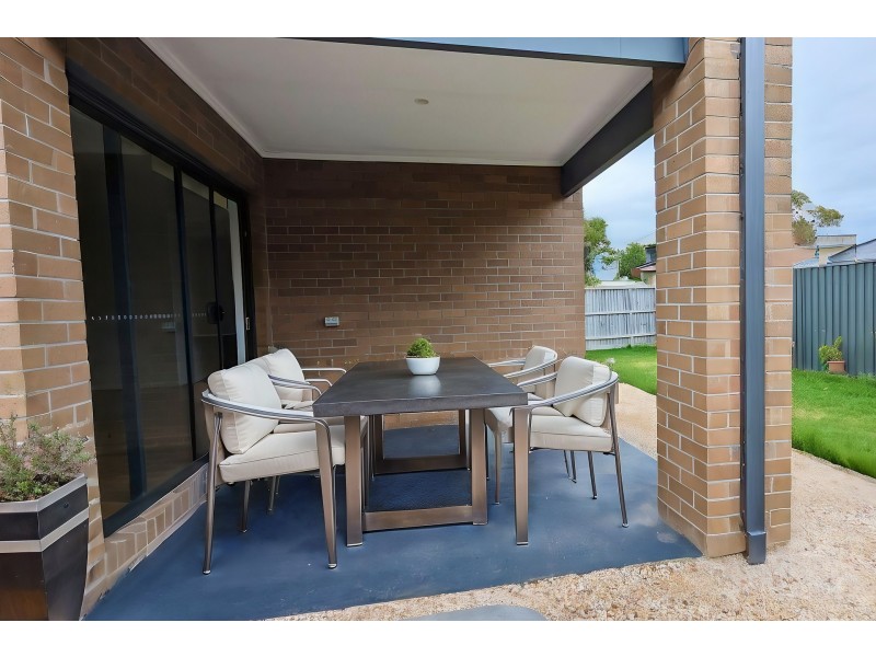 60 Songlark Crescent, Carrum Downs VIC 3201