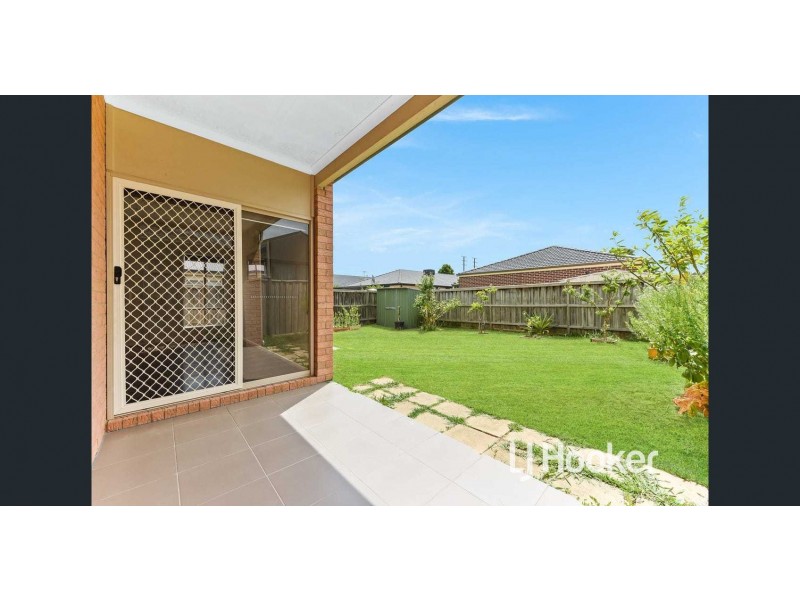 53 Valencia Circuit, Cranbourne VIC 3977
