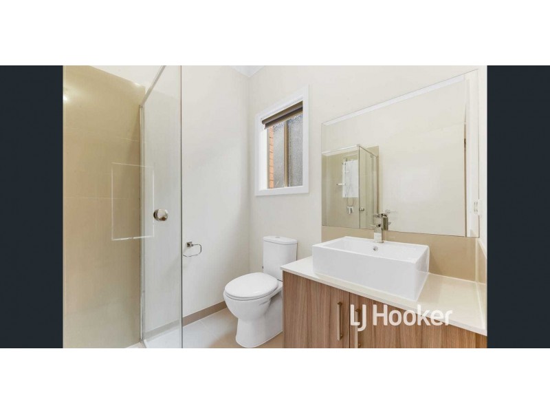 53 Valencia Circuit, Cranbourne VIC 3977