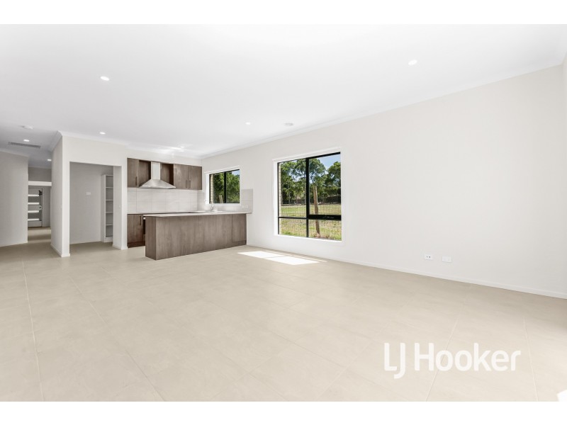 10 Prosperous Way, Cranbourne East VIC 3977