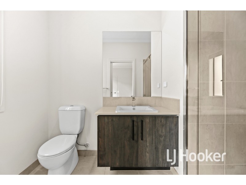 10 Prosperous Way, Cranbourne East VIC 3977