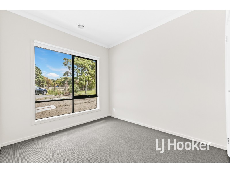 10 Prosperous Way, Cranbourne East VIC 3977