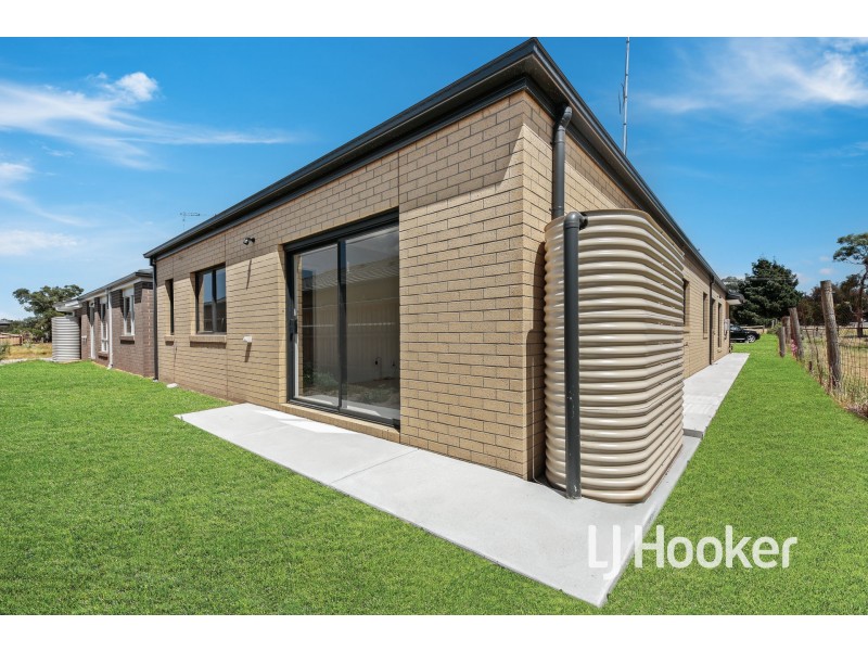 10 Prosperous Way, Cranbourne East VIC 3977