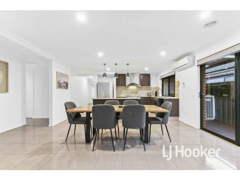 22 MacPherson Circuit, Cranbourne East VIC 3977
