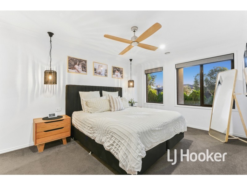 22 MacPherson Circuit, Cranbourne East VIC 3977