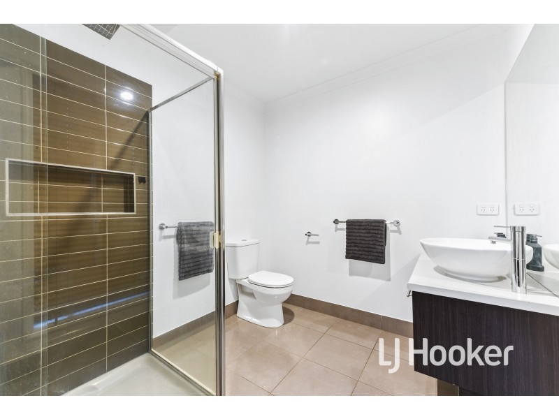 22 MacPherson Circuit, Cranbourne East VIC 3977