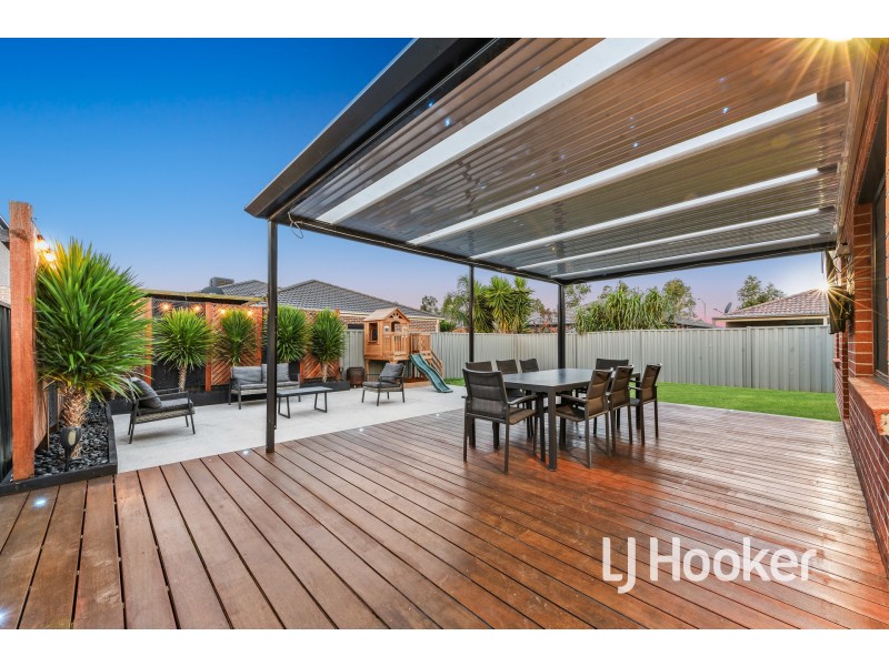 22 MacPherson Circuit, Cranbourne East VIC 3977