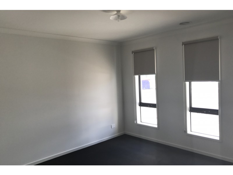 10 Wendy Way, Pakenham VIC 3810