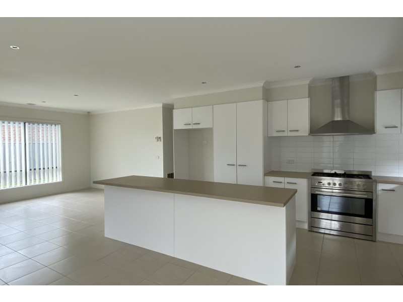 10 Damper Way, Lynbrook VIC 3975
