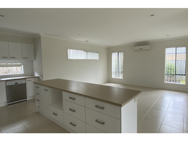 10 Damper Way, Lynbrook VIC 3975