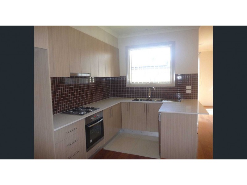 2/5 Aylesbury Court, Hampton Park VIC 3976