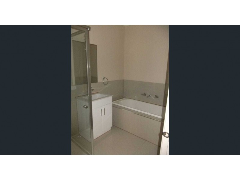 2/5 Aylesbury Court, Hampton Park VIC 3976