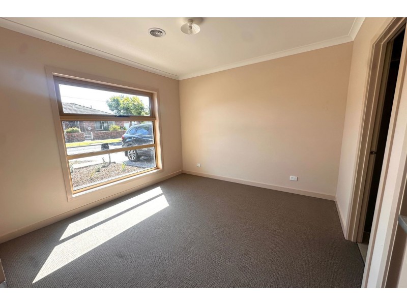 2C Wykeham Court, Frankston VIC 3199