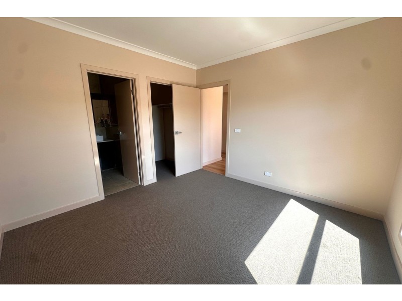 2C Wykeham Court, Frankston VIC 3199