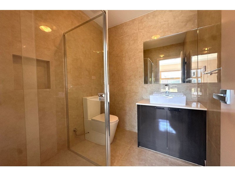 2C Wykeham Court, Frankston VIC 3199