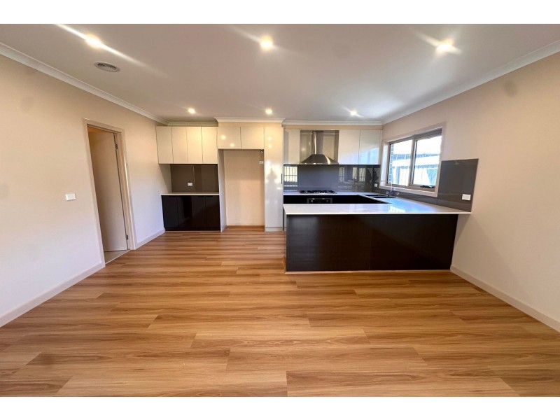 2C Wykeham Court, Frankston VIC 3199