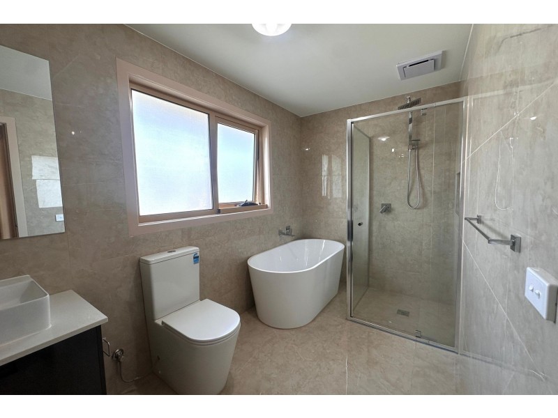 2C Wykeham Court, Frankston VIC 3199