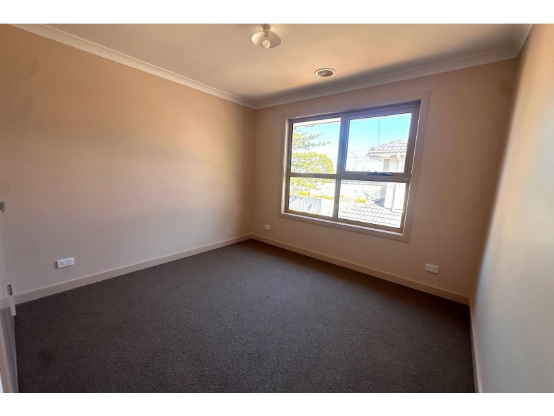 2C Wykeham Court, Frankston VIC 3199