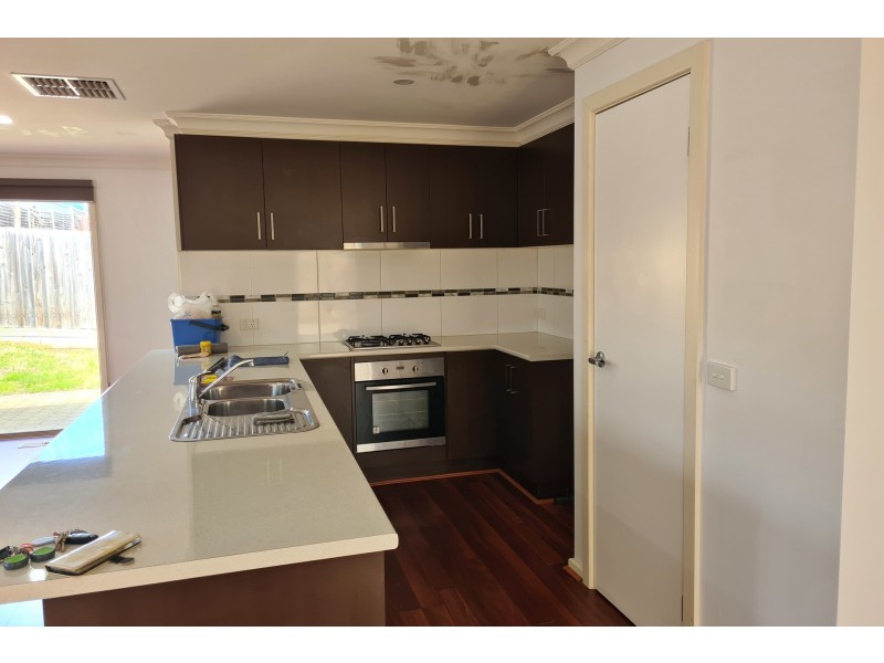 1/284 Pound Road, Hampton Park VIC 3976