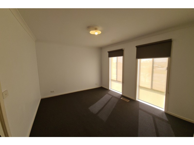 1/284 Pound Road, Hampton Park VIC 3976
