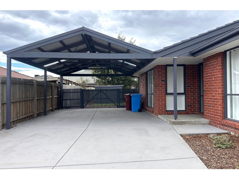 16 Bradley Court, Hampton Park VIC 3976