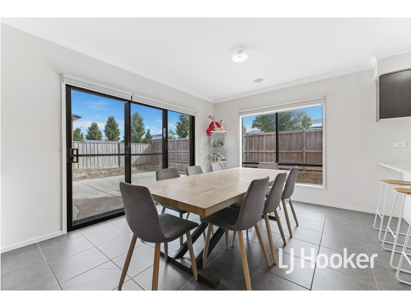 26 Atrium Street, Clyde North VIC 3978