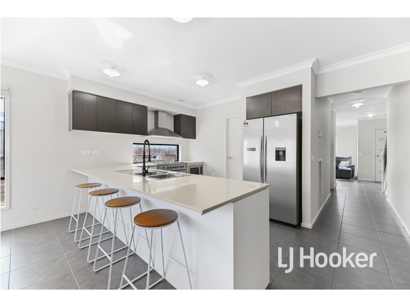 26 Atrium Street, Clyde North VIC 3978