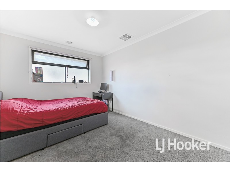 26 Atrium Street, Clyde North VIC 3978