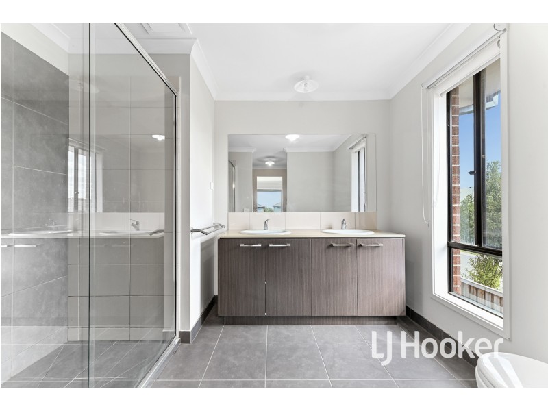 26 Atrium Street, Clyde North VIC 3978