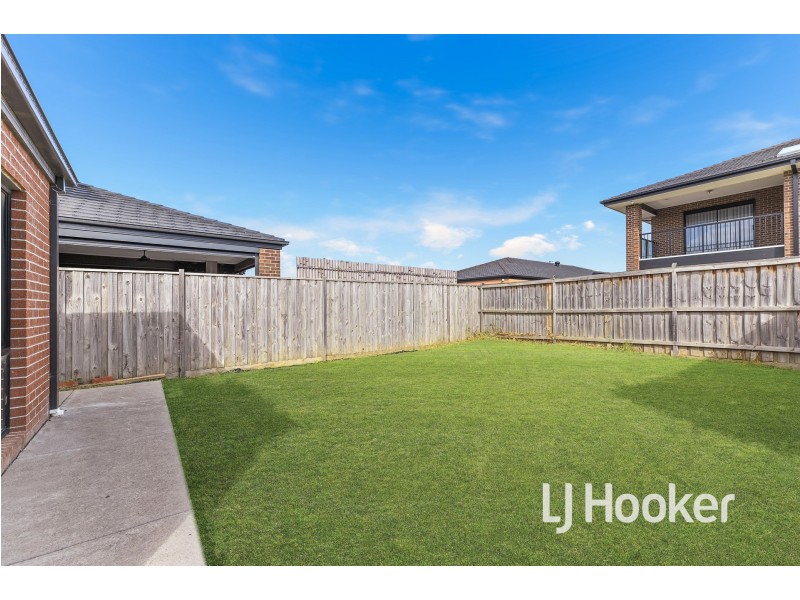 26 Atrium Street, Clyde North VIC 3978